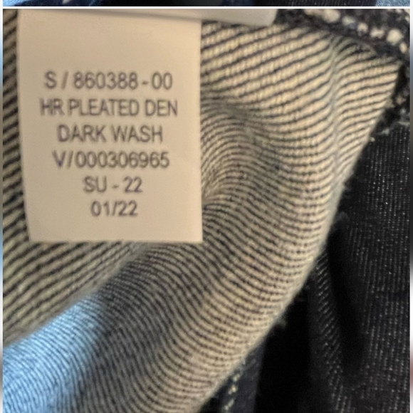 NWOT Banana Republic High Rise Dark Denim Pleated Shorts Size 33 - Picture 9 of 9